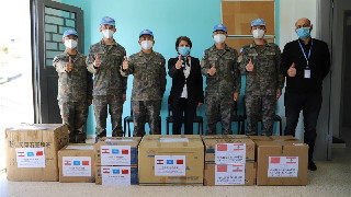 Chinese peacekeeping force to Lebanon donates medicine to local people