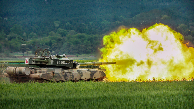 Tanks fire on move at mock targets
