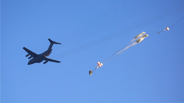 Airborne unit holds heavy equipment air-drop training